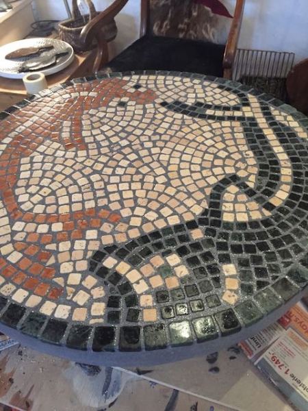sten mosaikbord med epoxy fuge